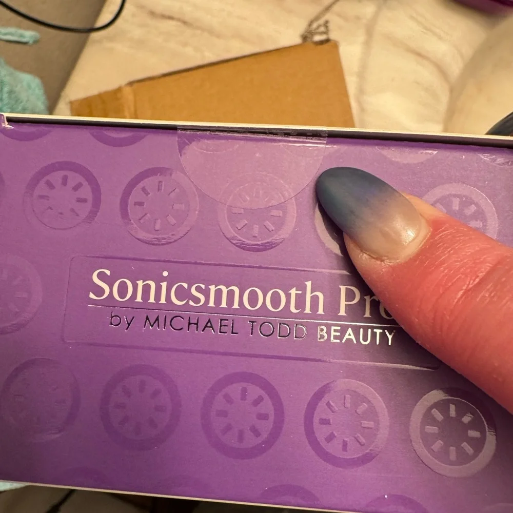 Sonicsmooth Pro+ Dermaplaning System in Purple - Picture 5 of 5